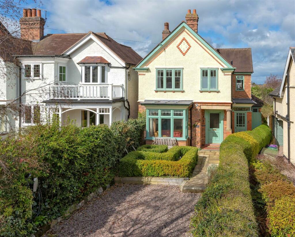 4 bedroom detached house for sale in 24 Porthill Gardens, Shrewsbury