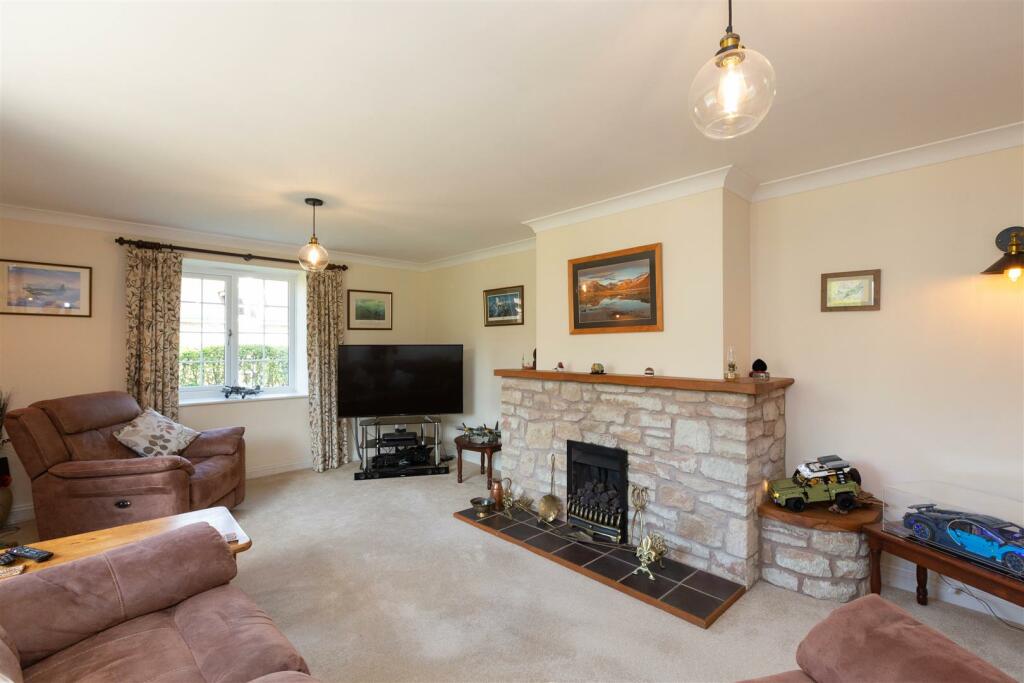 4 bedroom detached house for sale in Ravelston, 7 St. Andrews Close