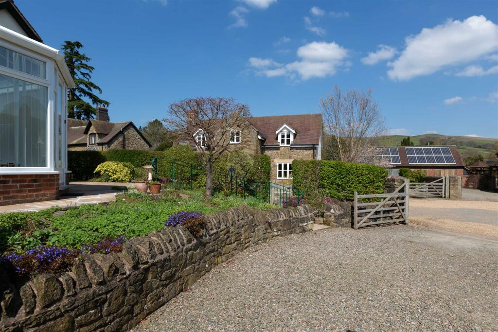 4 bedroom detached house for sale in Ravelston, 7 St. Andrews Close