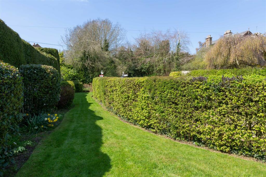 4 bedroom detached house for sale in Ravelston, 7 St. Andrews Close