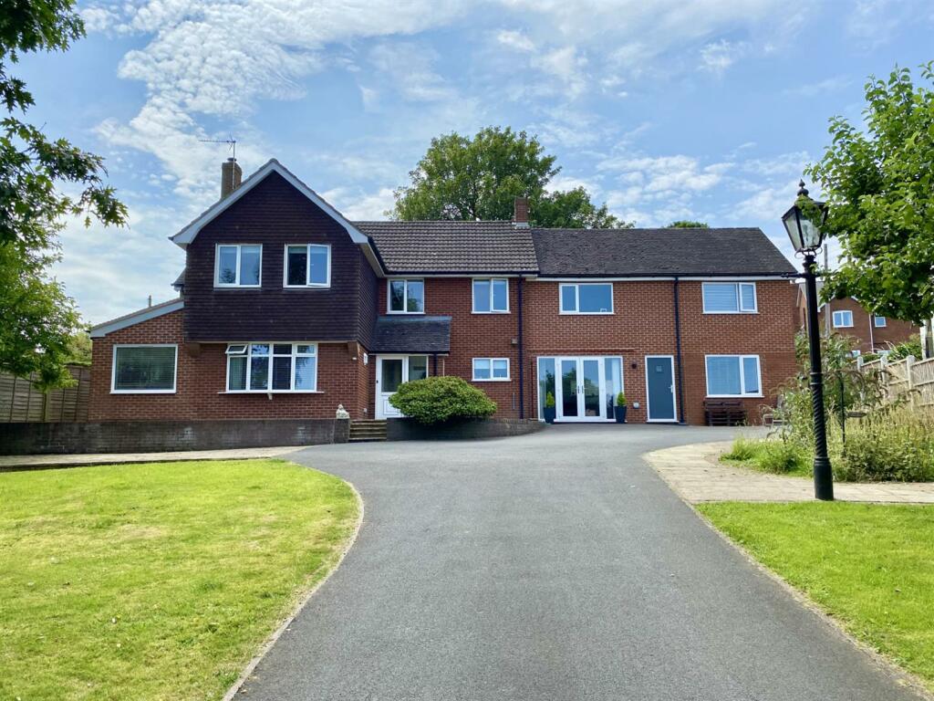 6 bedroom detached house for sale in The Old Orchard, Sharpstones Lane