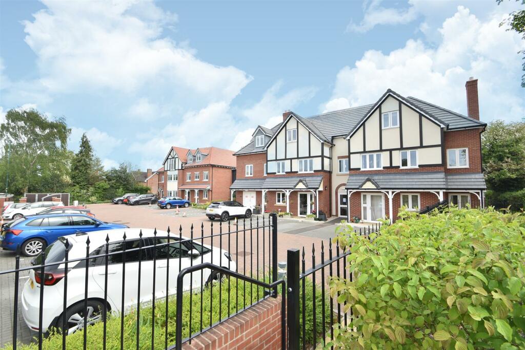 2 bedroom retirement property for sale in 17 Summerfield Place, 117