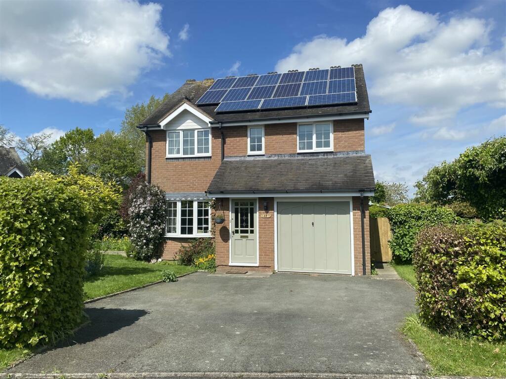 4 bedroom detached house for sale in 17 Hermitage Close, Westbury