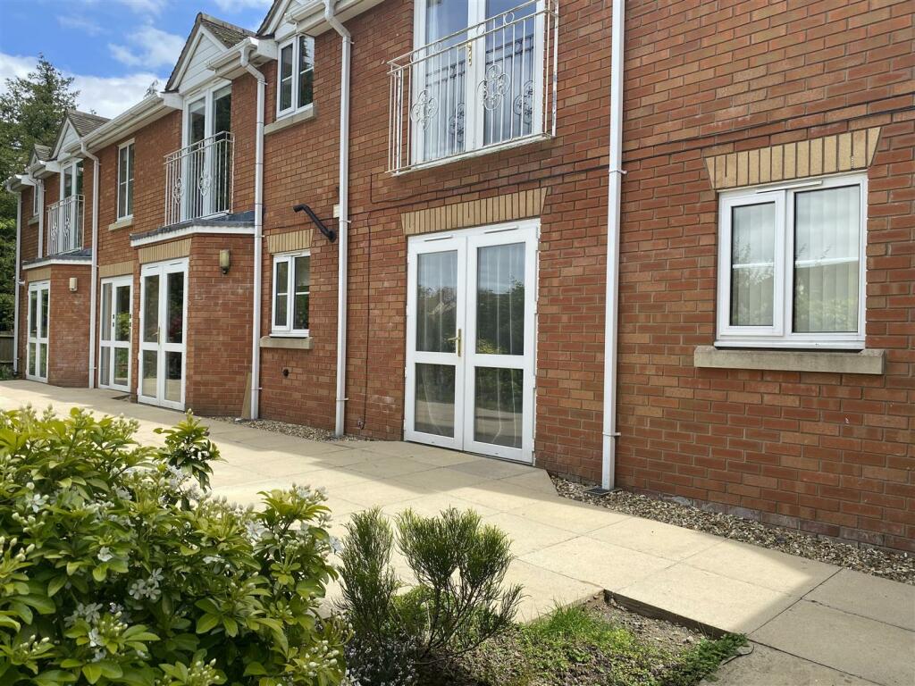 2 bedroom apartment for sale in Flat 3, Sandford Gardens, Hazler