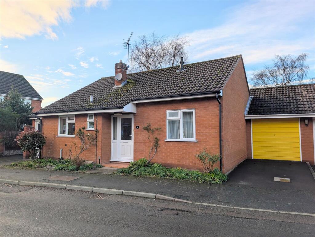 Main image of property: 1 Manor Park, Pontesbury, Shrewsbury, SY5 0RH