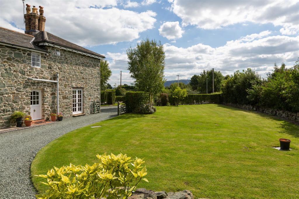 3 bedroom detached house for sale in Domgay House, Four Crosses