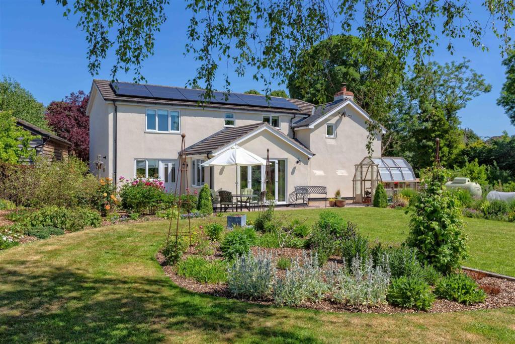 3 bedroom detached house for sale in Quarry Cottage, Knockin Heath