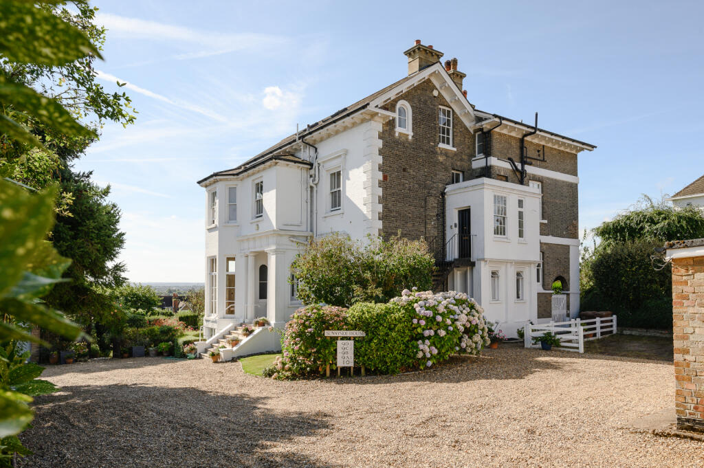 Main image of property: Sunnyside, London, SW19
