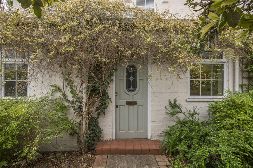 Main image of property: Woodside, London, SW19