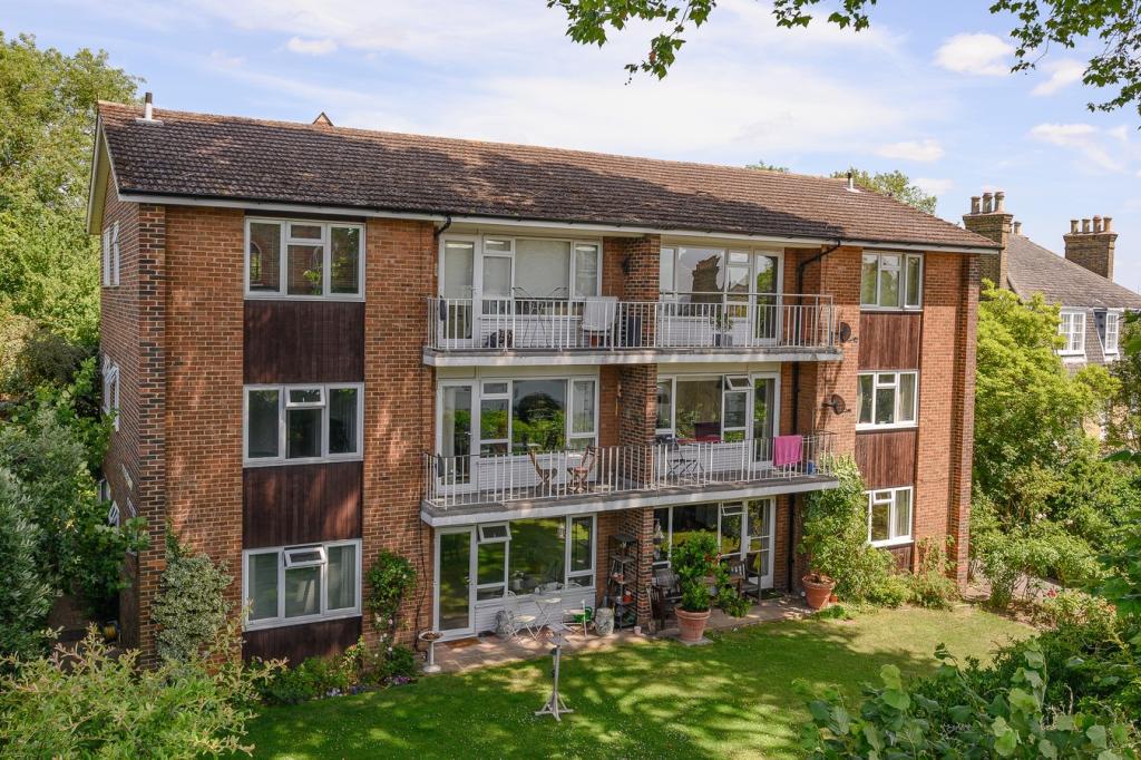 2 bedroom flat for sale in Denmark Avenue, London, SW19