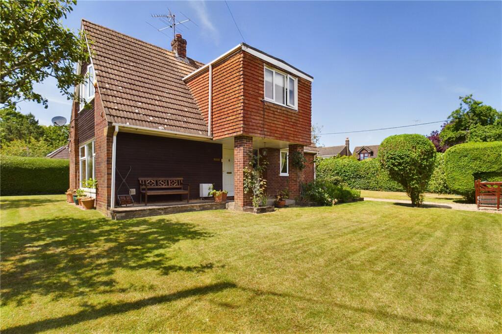 3 bedroom detached house for sale in Springwood Lane, Burghfield Common
