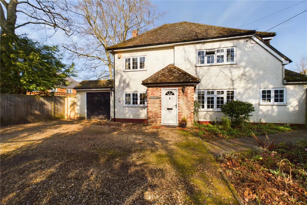 4 bedroom detached house for sale in Hollybush Lane, Burghfield Common