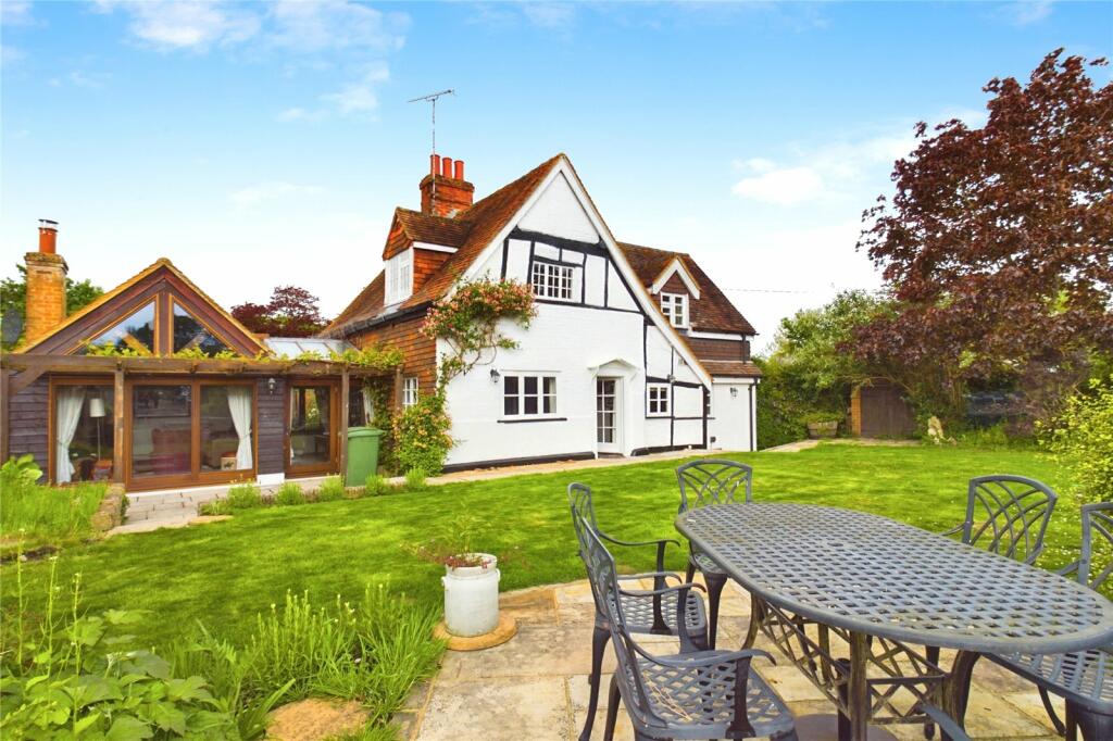 3 bedroom detached house for sale in Goring Lane, Goddards Green, Mortimer, RG7