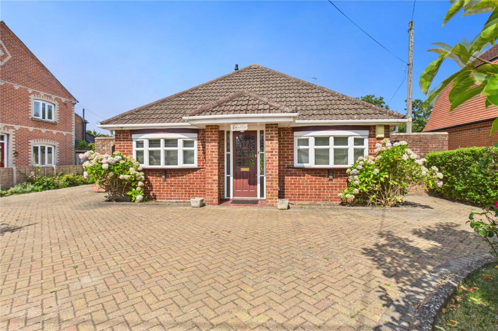 Main image of property: Reading Road, Burghfield Common, Reading, RG7