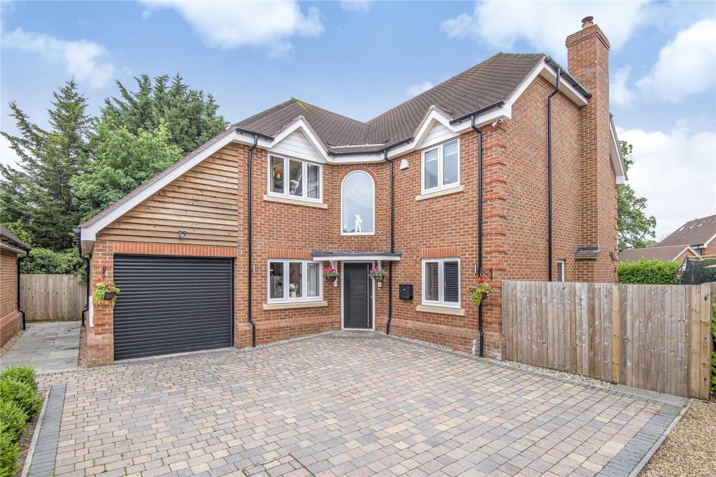 5 bedroom detached house for sale in Oakley Drive, Burghfield Common ...