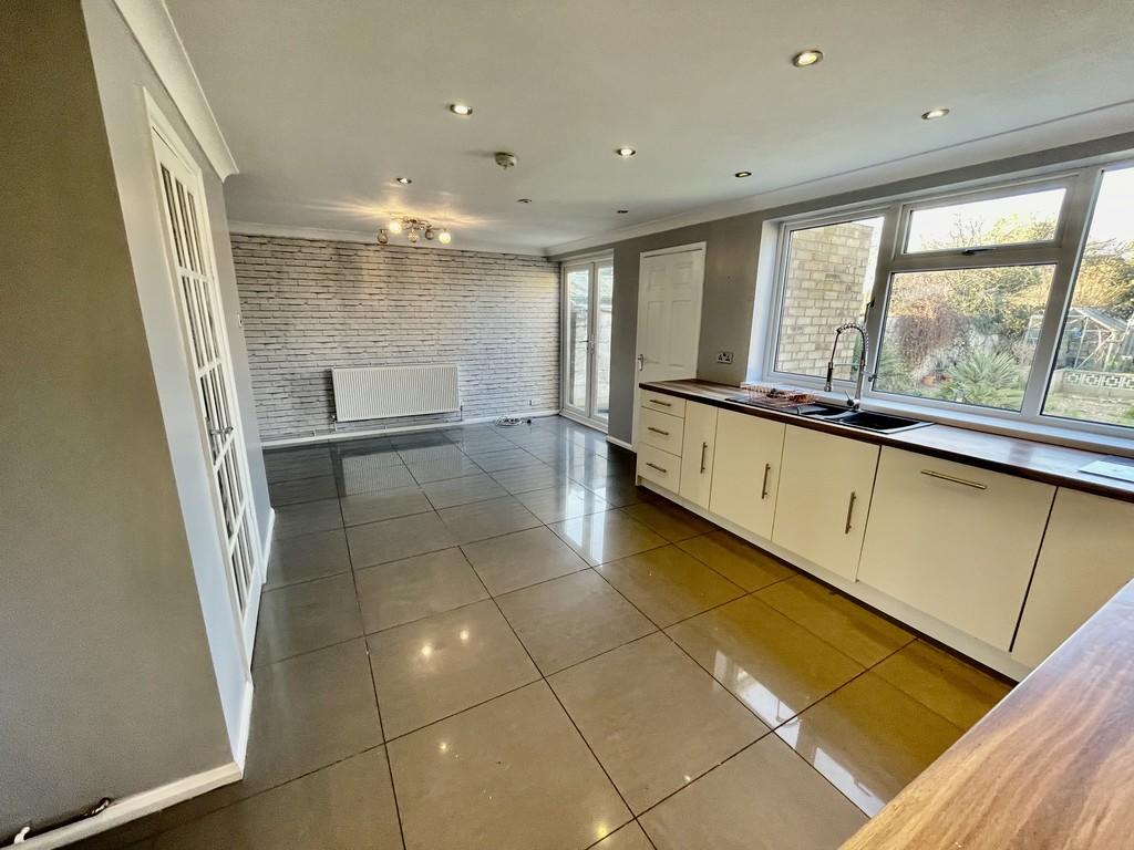 4 bedroom semidetached house for sale in Halmer Gate, Spalding, PE11