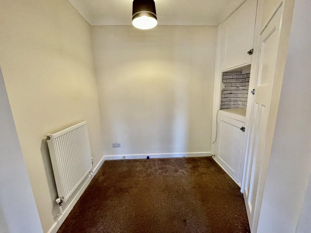 4 bedroom semidetached house for sale in Halmer Gate, Spalding, PE11