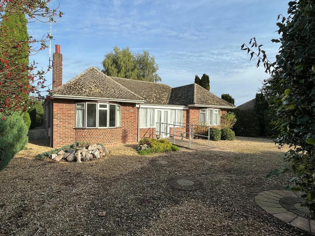 3 bedroom detached bungalow for sale in Lowgate, Gosberton, PE11