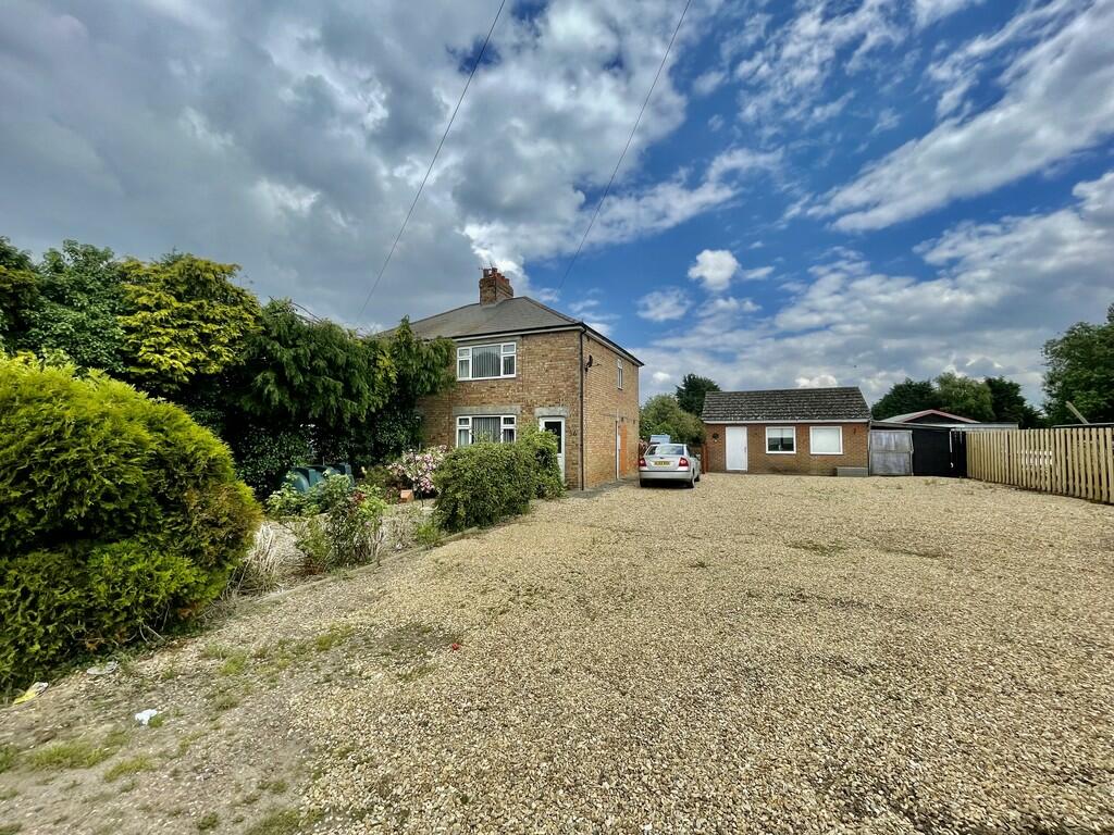 3 bedroom semidetached house for sale in Clough Road, Holbeach Clough