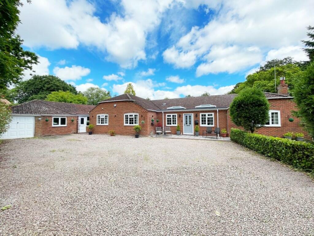 5 bedroom detached house for sale in High Street, Gosberton, PE11