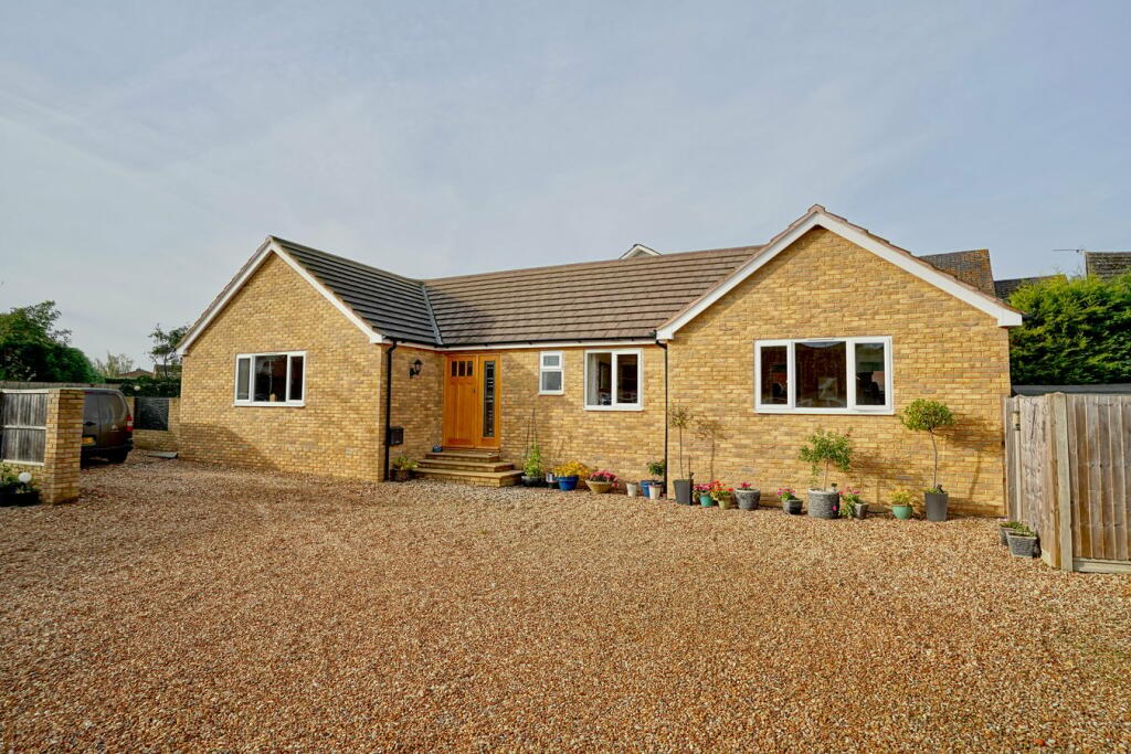 3 bedroom detached bungalow for sale in St Neots Road, Eaton Ford, St
