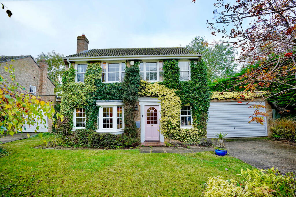 4 bedroom detached house for sale in Meadow View, Eltisley, St Neots, PE19