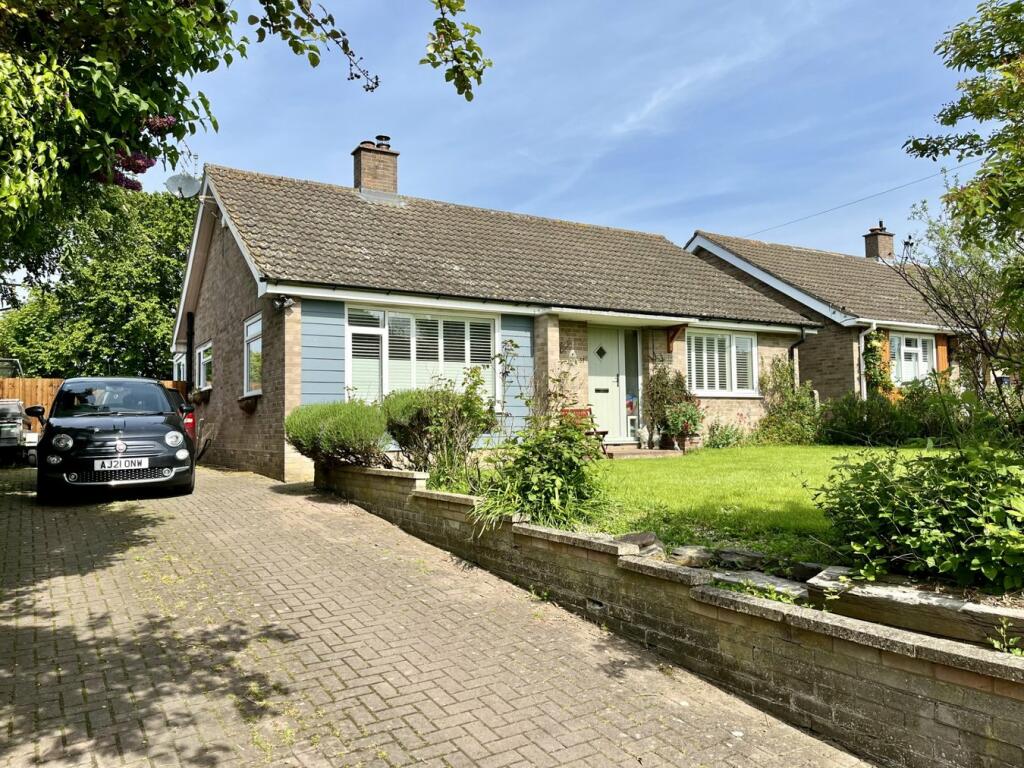 3 bedroom bungalow for sale in West Street, Great Gransden, Sandy, SG19