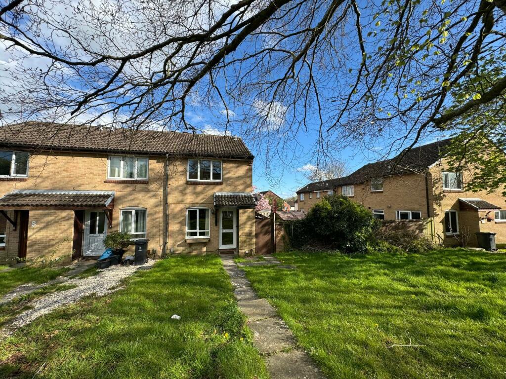 2 bedroom end of terrace house for sale in Frampton Close, Eastleaze