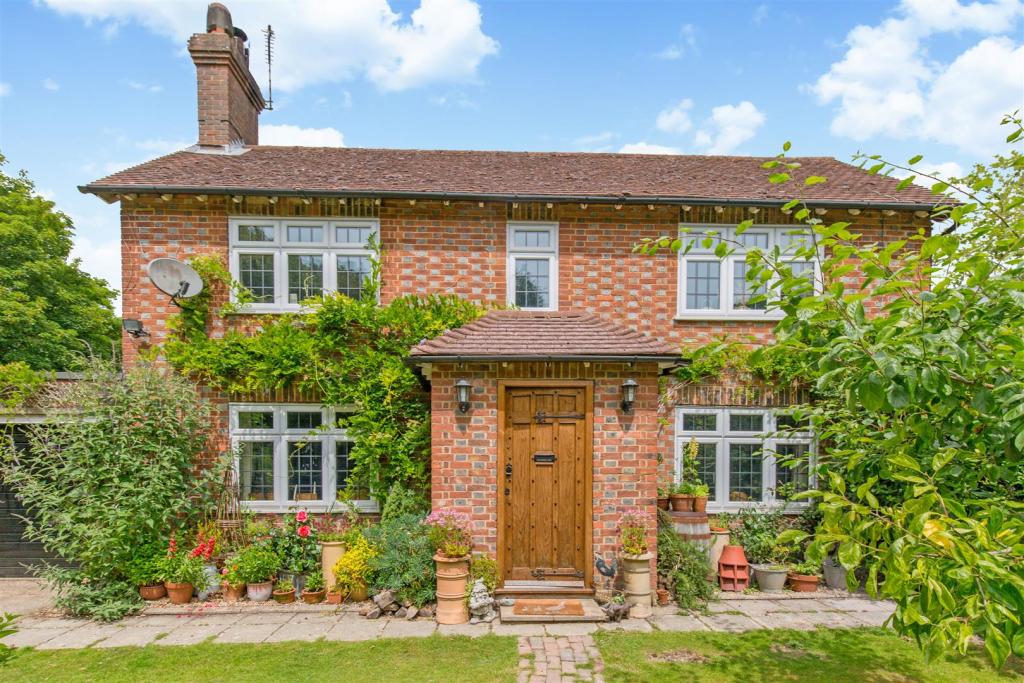 4 bedroom detached house for sale in Maynards Green, Heathfield, TN21