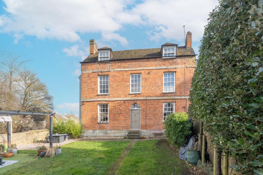 Main image of property: Oxford Street, Woodstock, OX20