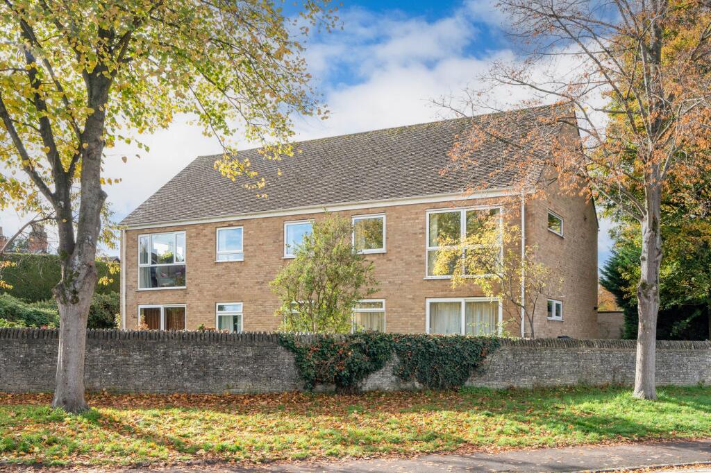 Main image of property: Boundary Close, Woodstock, OX20