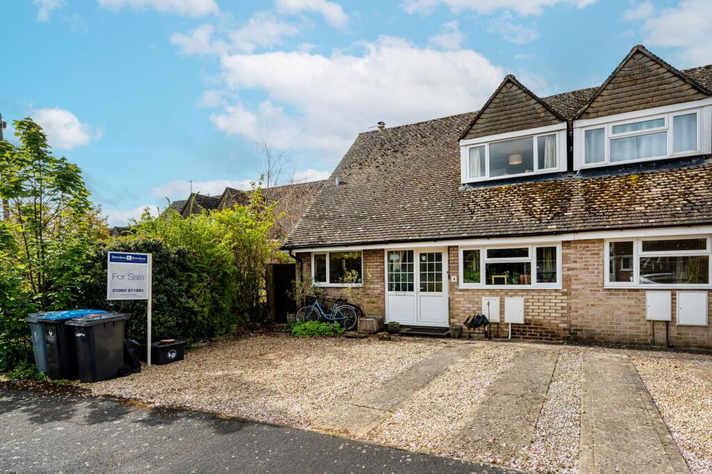 Main image of property: Vanbrugh Close, Woodstock, OX20