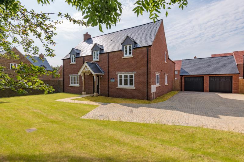 5 bedroom detached house for sale in Scholars' Gate, Sycamore, Sibford