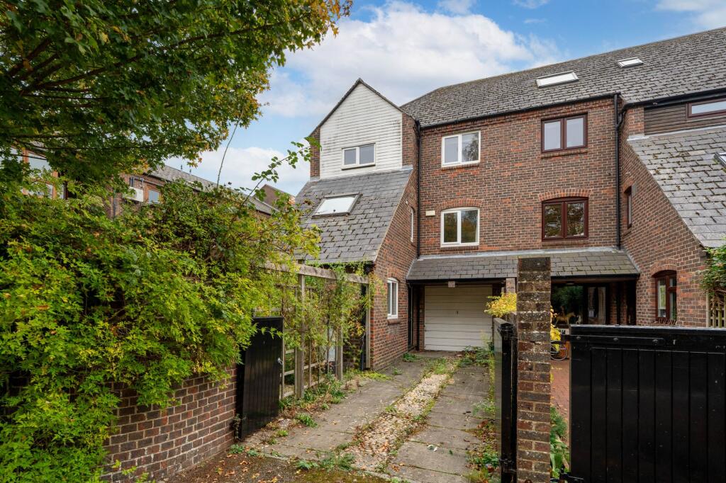 Main image of property: Dale Close, Oxford, OX1
