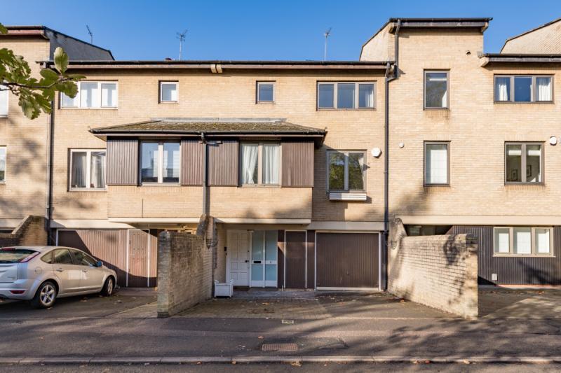 4 bedroom terraced house for sale in Bannister Close, Oxford