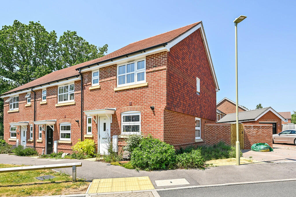 3 bedroom end of terrace house for sale in Farm Drive, Petersfield, GU31