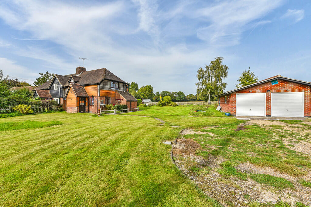 3 bedroom semidetached house for sale in Hurst, Petersfield, West