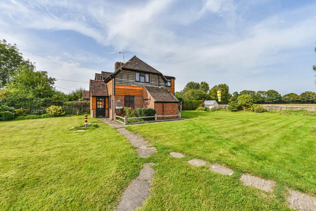 3 bedroom semidetached house for sale in Hurst, Petersfield, West