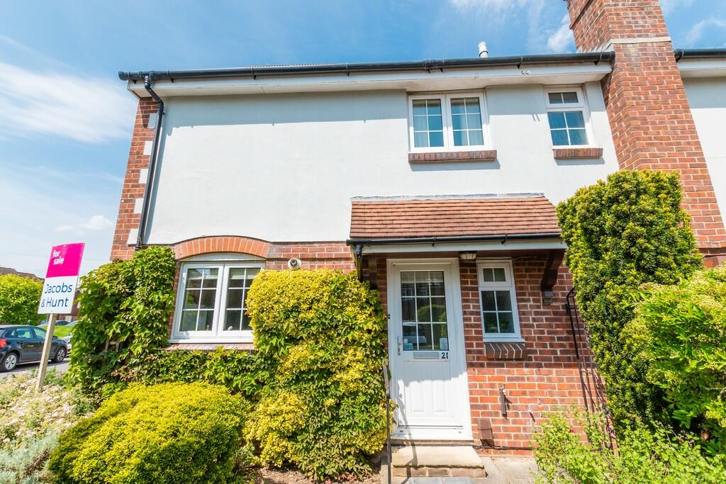 3 bedroom semidetached house for sale in Grenehurst Way, Petersfield, Hampshire, GU31