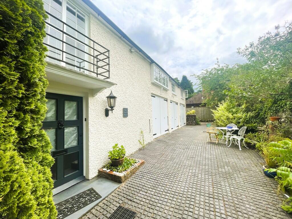 3 bedroom mews property for sale in Farnham Road, Liss, Hampshire, GU33