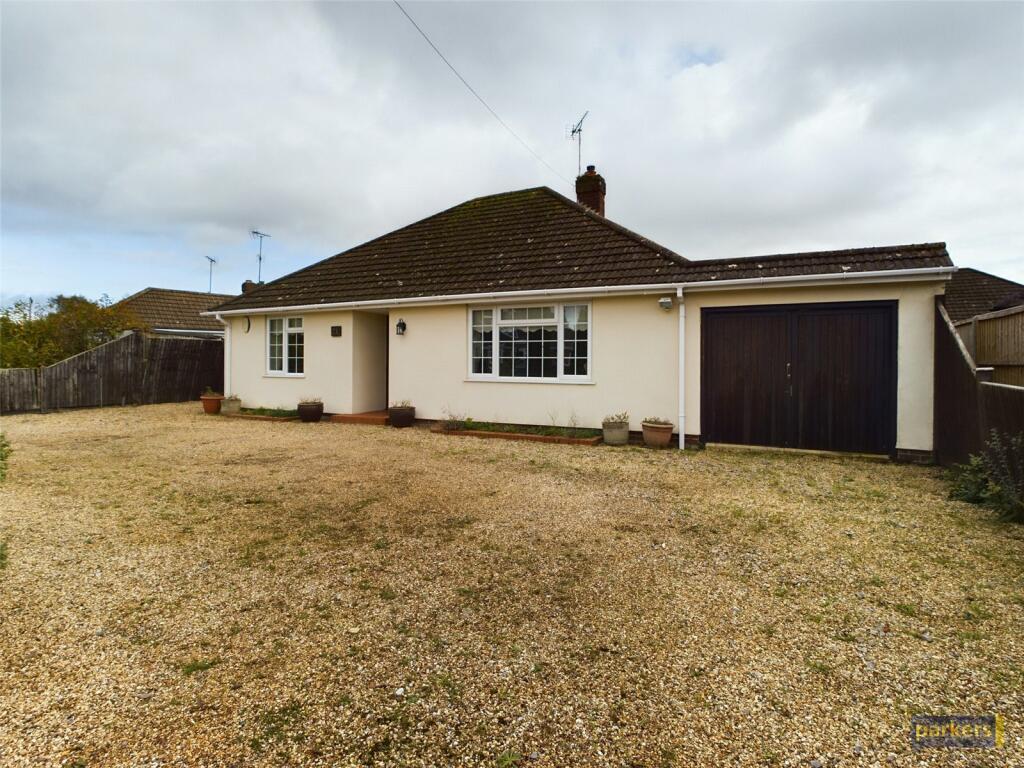 3 bedroom bungalow for sale in Woodwaye, Woodley, Reading, Berkshire, RG5