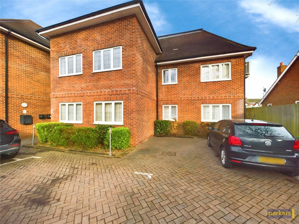 3 bedroom apartment for sale in Reading Road, Winnersh, Wokingham