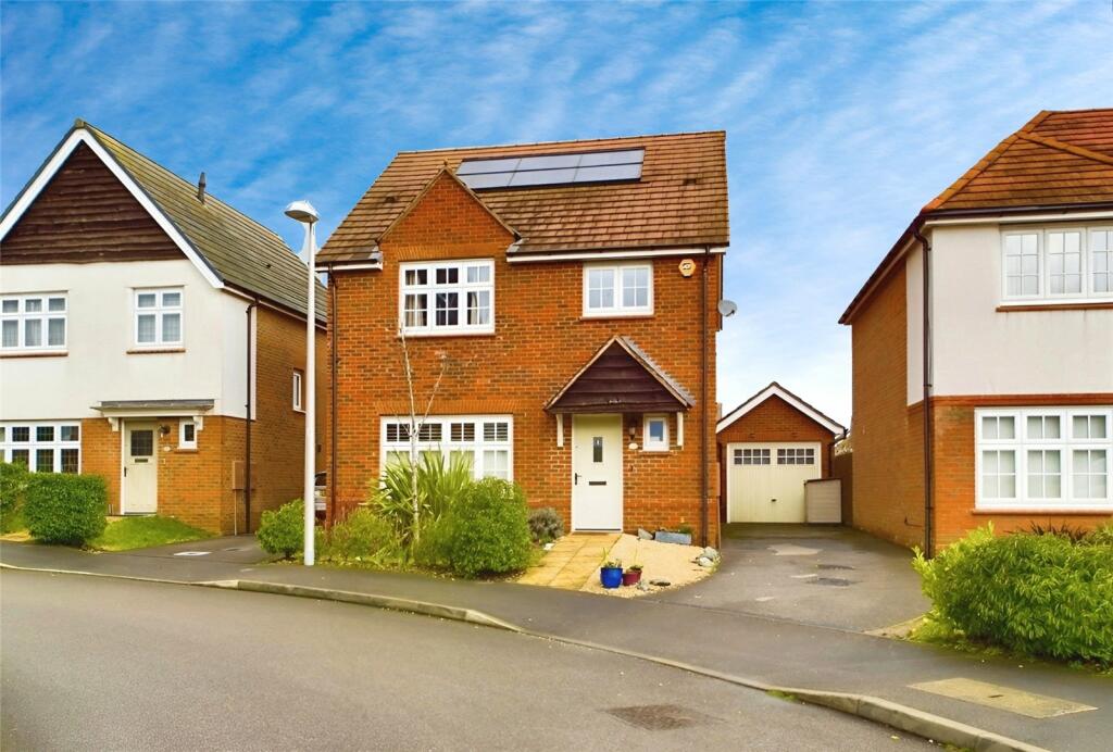 4 bedroom detached house for sale in Messenger Road, Woodley, Reading, Berkshire, RG5
