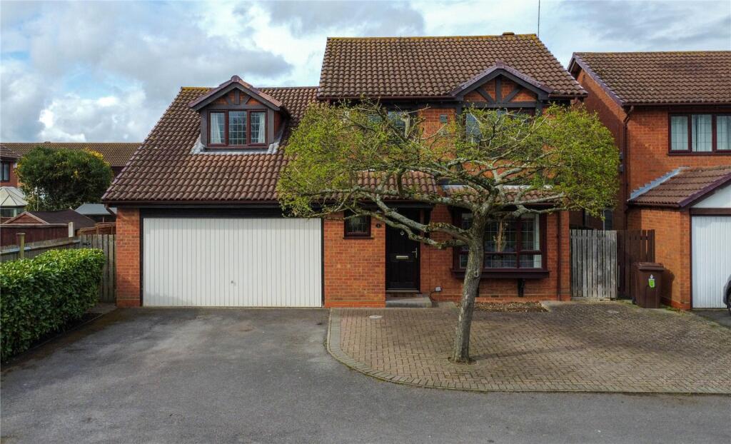 4 bedroom detached house for sale in Mohawk Way, Woodley, Reading, Berkshire, RG5