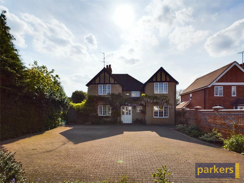 4 bedroom detached house for sale in Butts Hill Road, Woodley, Reading, Berkshire, RG5
