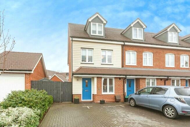 Main image of property: Hawthorn Crescent, Woodley, Reading, Berkshire, RG5