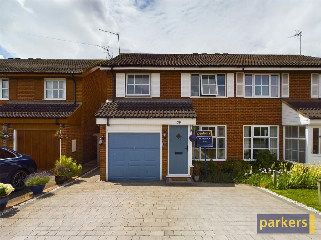 3 bedroom semidetached house for sale in Stonehaven Drive, Woodley