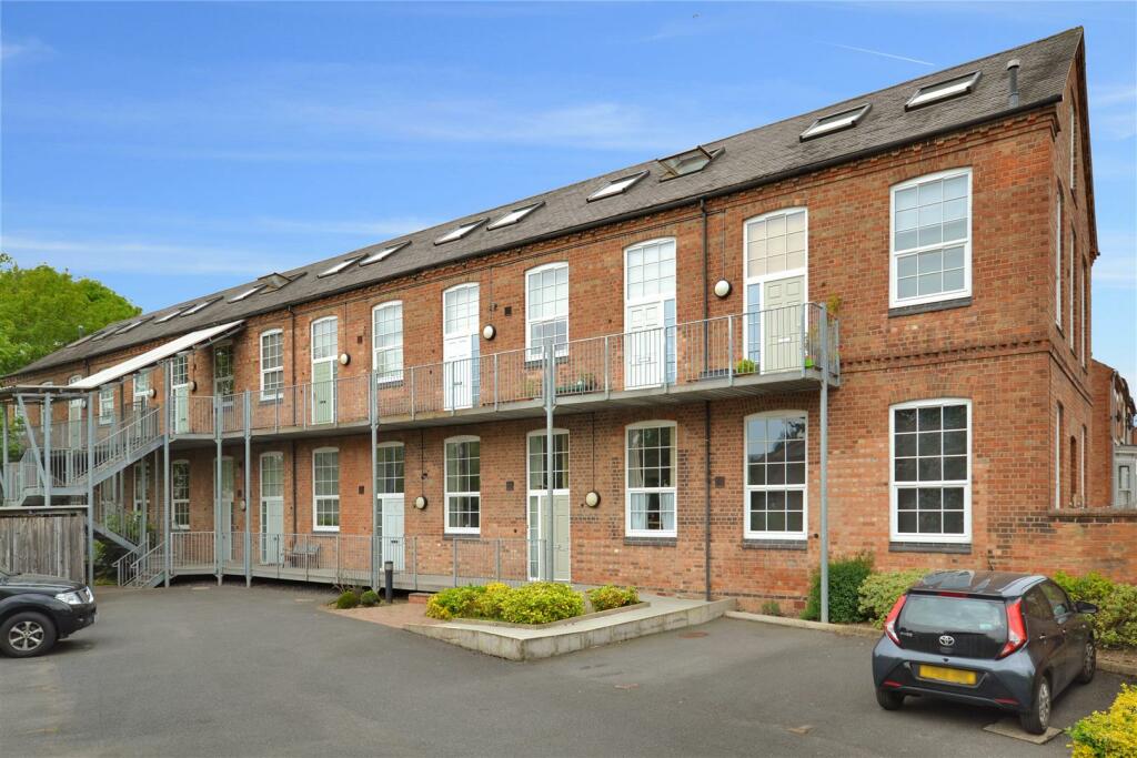 2 bedroom apartment for sale in Garendon Road, Shepshed, Leicestershire