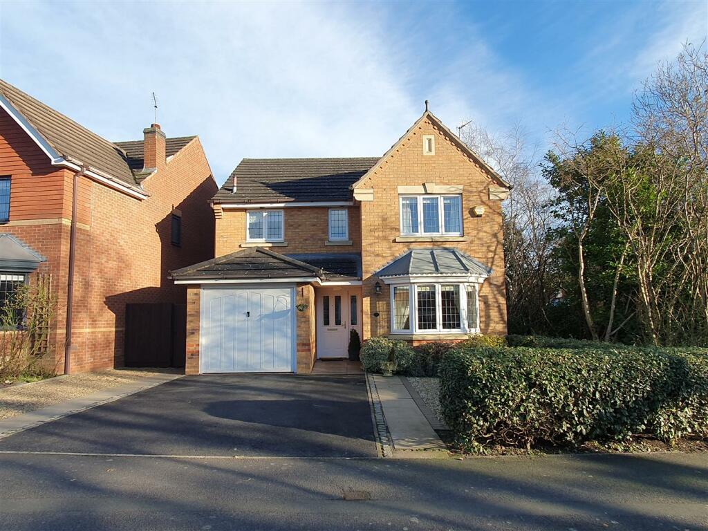 4 bedroom detached house for sale in Sandringham Road, Coalville