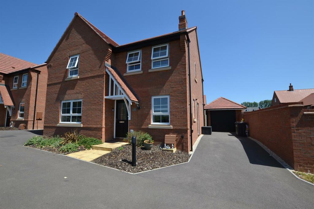 4 bedroom detached house for sale in Limb Drive, Hugglescote